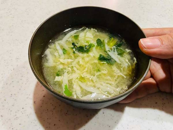 １人分の味噌汁作り、面倒じゃない？　鍋不要のレシピに「ズボラ人注目！」