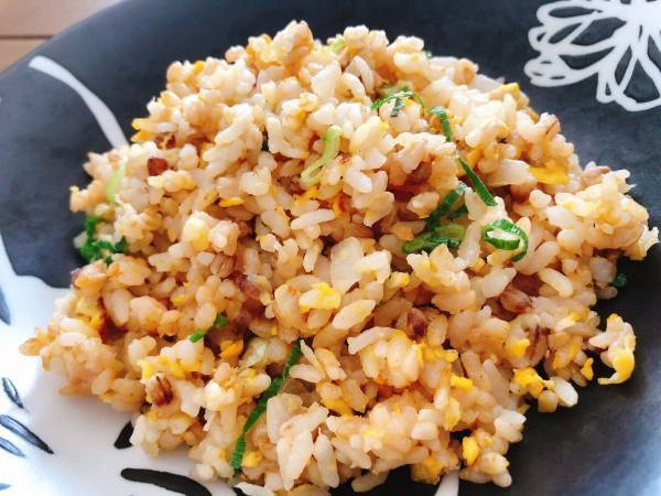 サッポロ一番の粉末スープで？　企業が公開した絶品チャーハンに「盲点でした」「絶対うまい」