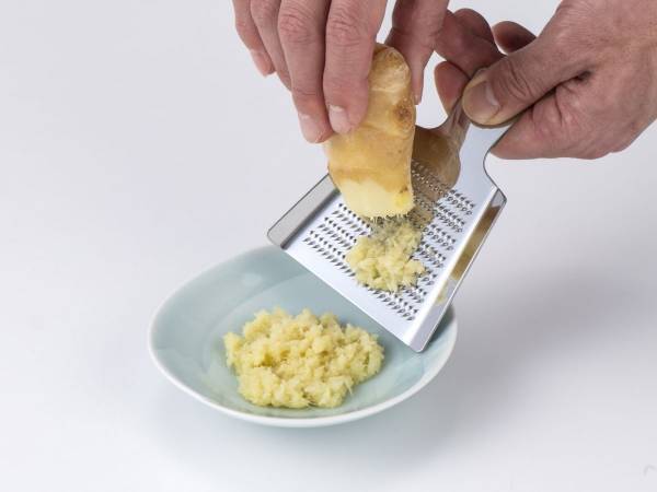 使ったらすぐに水で流す！　おろし金の正しい洗い方のポイント