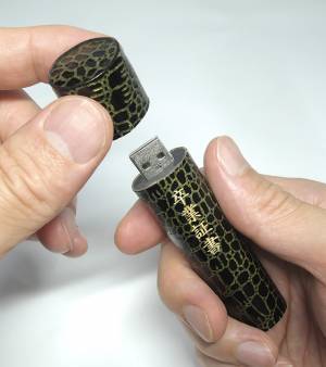 卒業証書の筒を開けると？　出てきたものに「天才かよ」「これ欲しい！」