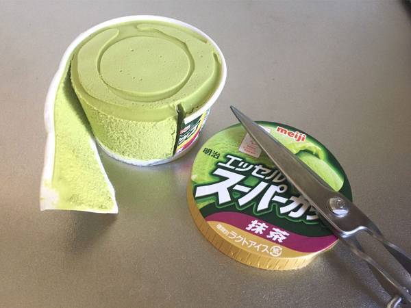 スーパーカップ抹茶を、こうすると…「天才か」「コンビニ行ってくる」