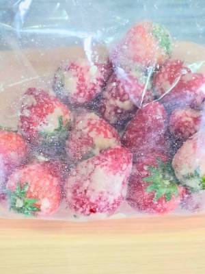 イチゴをおいしく冷凍するには？　裏技に「そんな手が」「初めて知った」