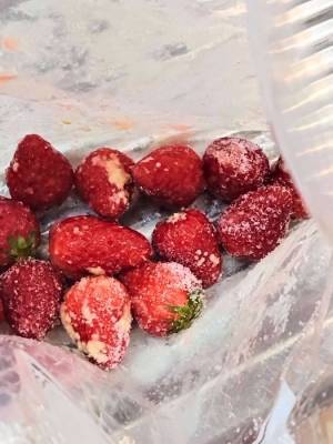 イチゴをおいしく冷凍するには？　裏技に「そんな手が」「初めて知った」