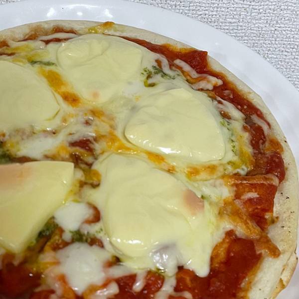 ピザと同じ形のアレをのせたら…　アイディアに「天才」「ノーベル賞あげてくれ！」