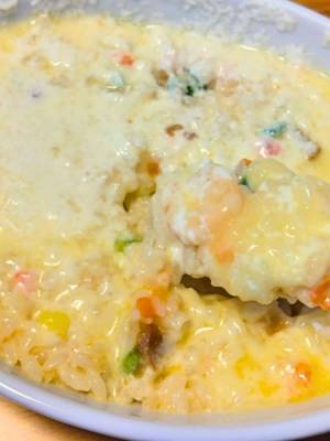 冷凍エビピラフがチーズリゾットに変身　レシピに「簡単すぎ」「忙しい日に最適」