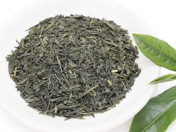 飲み終わった後のお茶の葉でOK！　ブーツの悪臭も撃退できる簡単「消臭剤」の作り方