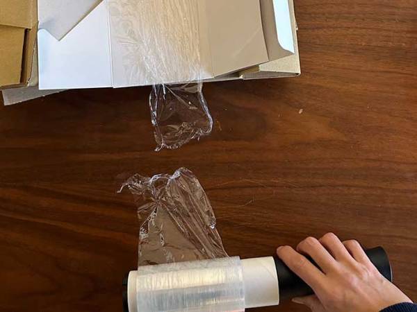 セリアで見つけた『ラップ』　使い道に「超はかどる」「これで割れない」