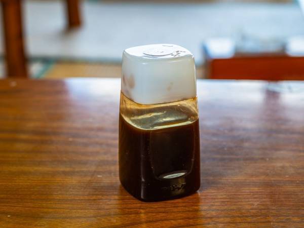 ソースの容器、継ぎ足して使うのはNG？　ブルドックソースの注意喚起に「初耳でした…」