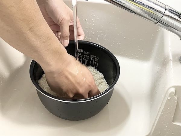 お米の研ぎ方次第でごはんがふっくら　コツに「今日からやります」「有益」