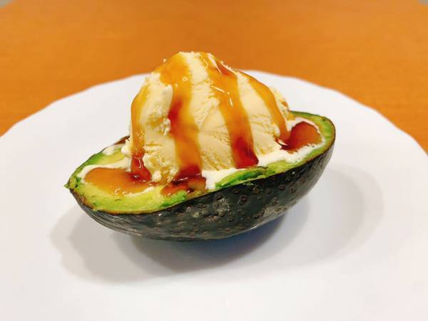 スーパーカップをのせるだけ？　明治が教えるレシピに「手が止まらない」