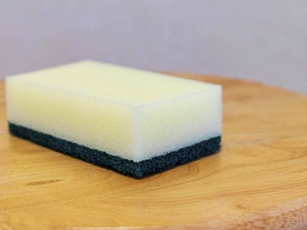 一体型スポンジ、両面の使い分けは？　メーカー公式サイトの解説に「知らなかった」「もう悩まない」