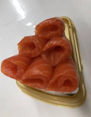 「正気の沙汰ではない」百貨店で売られていた『ケーキ』がケーキじゃない！