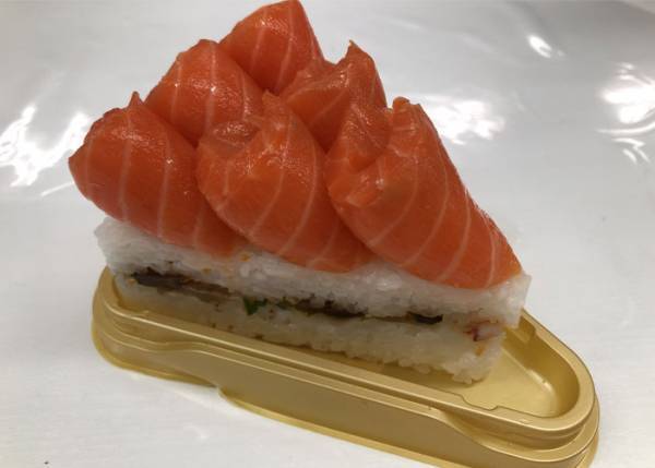 「正気の沙汰ではない」百貨店で売られていた『ケーキ』がケーキじゃない！