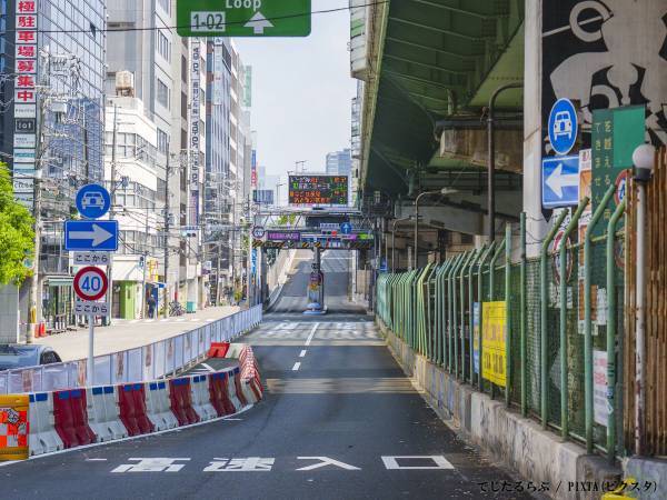 高速道路の入り口で「あ！」　命を守るため、覚えておきたい『青い標識』とは？