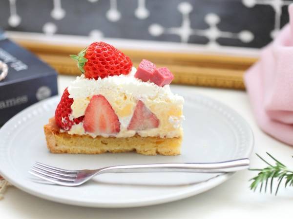 「フォークですくう」のはNGだった！？　ケーキを食べる時の正しいマナーに「びっくり」