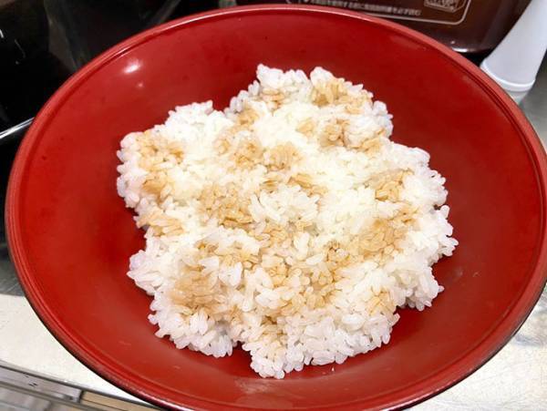ネギトロ丼のご飯に『アレ』をかけるだけ！？　「全然おいしさが変わる」裏技が…