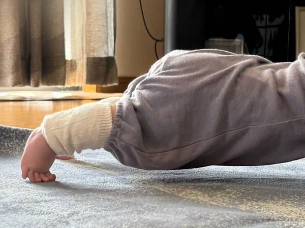 母親「私も隣でやろうかな」　自宅で『トレーニング』をしていたのは…？