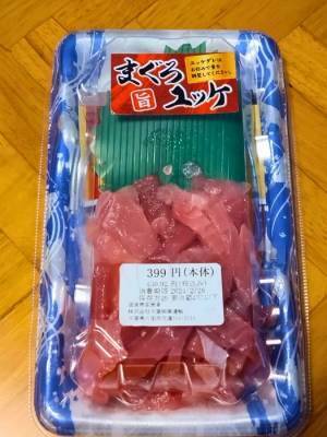 パックの刺身、手早く皿に移し替えるには？　方法に「コレなら簡単」「確かに早い」