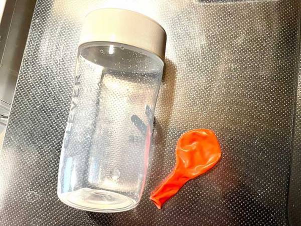 風船の両端を切って…？　意外な使い道に「大惨事を防げそう！」