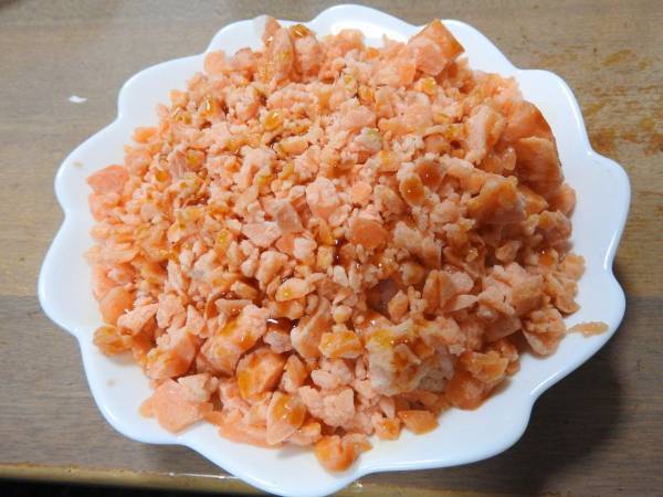 「お代わりが止まらない」　ニチレイが教える自家製鮭フレークの作り方