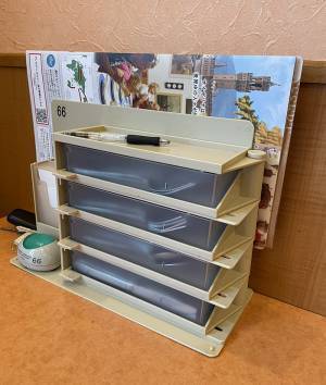 『サイゼ』の食器棚を見ると…「それにしか見えん」「完全に一致」