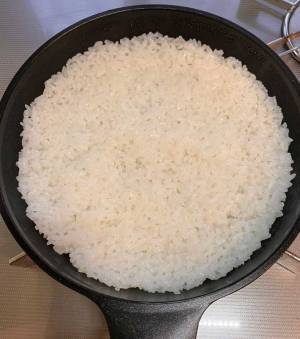 フライパンで作るふっくらご飯　方法に「知らなかった」「炊飯器よりおいしい」