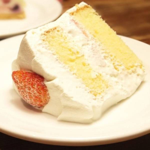 イチゴのショートケーキは『勢いよく縦に』　シャトレーゼが教える食べ方に「腹落ち」