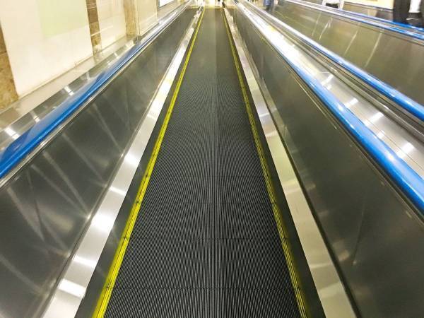 「動く歩道に乗るなら…」　エレベーター協会のお願いに「あぶな」「絶対ダメ」