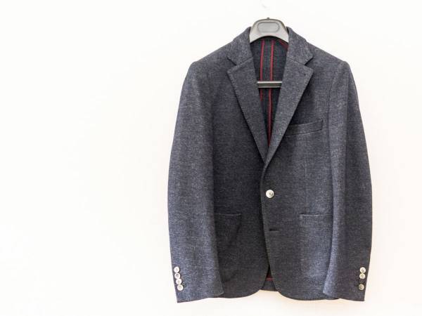 ブレザーのボタン、一番下は開ける？　開けない？　カンコーの解説に「初耳でした…」