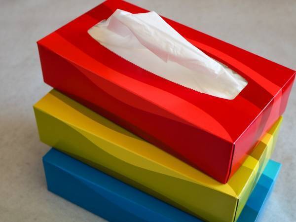 もしやビリビリ破ってる？　箱ティッシュの外装フィルムはこう剥がす