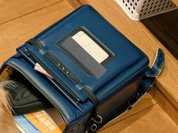 ランドセルに乗った『ふわっふわの１年生』　写真に「隠して連れてきたい」