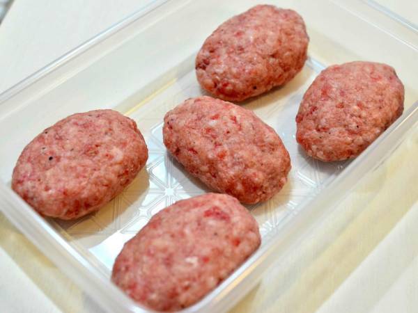 ハンバーグの冷凍保存は焼いてから？　タネのまま？　正解に「そうだったのか！」