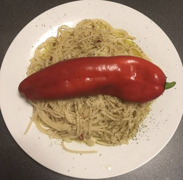 『冗談みたいな具』がのったパスタに「えっ」「腹抱えて笑った」