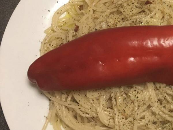 『冗談みたいな具』がのったパスタに「えっ」「腹抱えて笑った」