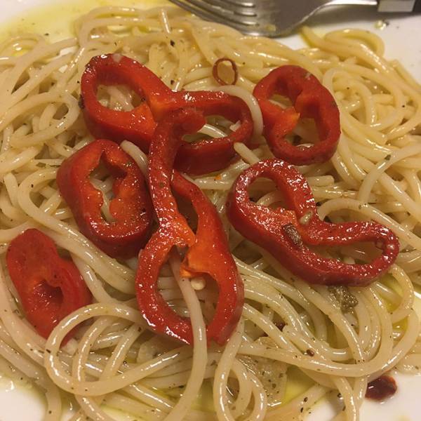 『冗談みたいな具』がのったパスタに「えっ」「腹抱えて笑った」