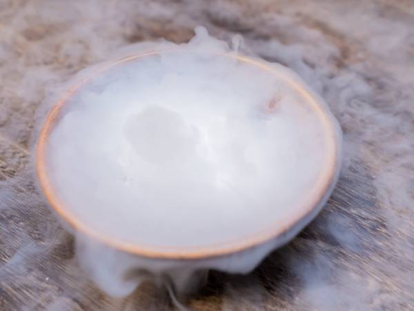 ドライアイスの効果的な使い方は？　方法に「勉強になる」「意識します」