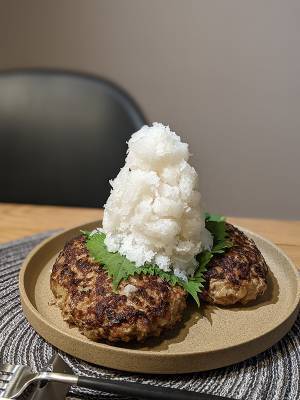 ハンバーグの上を見ると？　男性の自炊に「これ１００点」「マジでそれ！」