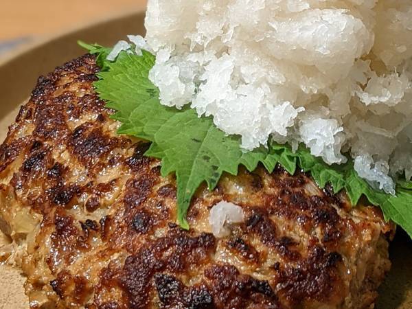 ハンバーグの上を見ると？　男性の自炊に「これ１００点」「マジでそれ！」