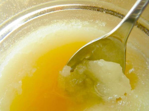 ハチミツが白く固まったら？　解決策に「そうすればよかったのか」