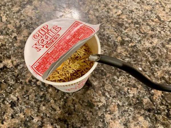 『カップヌードル』の意外と思いつかない食べ方に「飲み干しちゃった！」