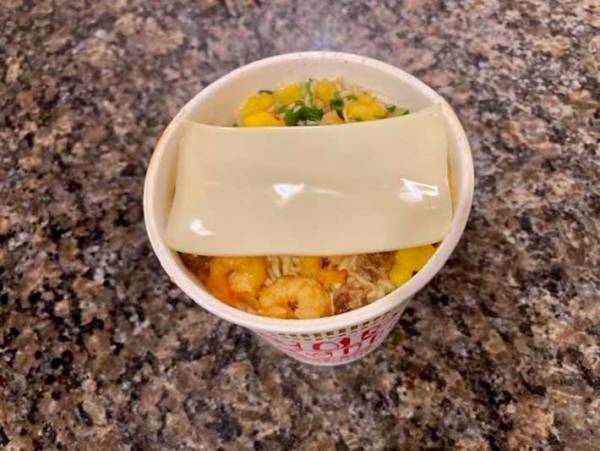 『カップヌードル』の意外と思いつかない食べ方に「飲み干しちゃった！」