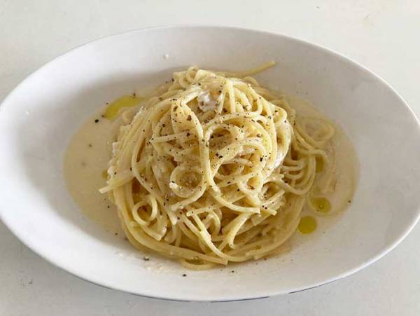 セブンが教えるレンジ調理のチーズパスタがおいしすぎる　「濃厚」「とまらない」