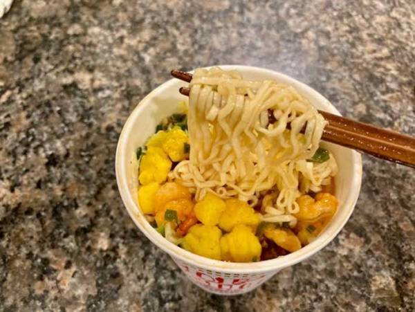 日清「少し入れてみて」　日清のちょい足しに「家で食べられるなんて」