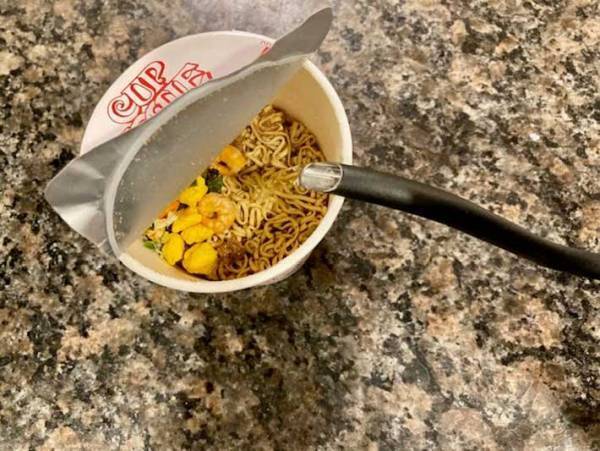 日清「少し入れてみて」　日清のちょい足しに「家で食べられるなんて」