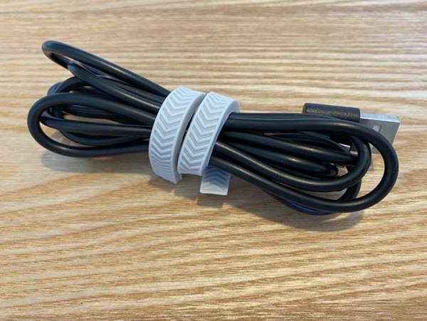 絡まったコード、ウンザリしない？　１００均グッズで「見違えた！」