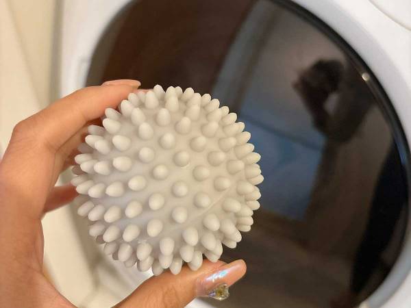 セリアの『ドライヤーボール』が神アイテムだった…　洗濯機に入れるだけで？