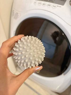 セリアの『ドライヤーボール』が神アイテムだった…　洗濯機に入れるだけで？