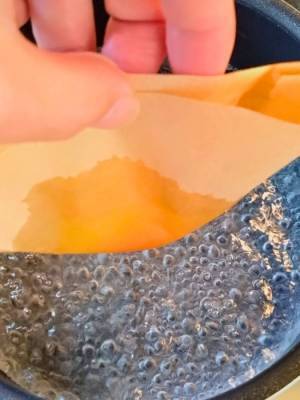 ポーチドエッグの思いがけない作り方に「ソレを使うとは」「マジか」