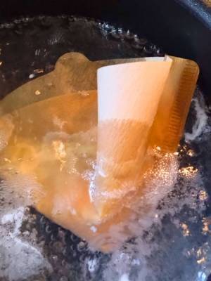 ポーチドエッグの思いがけない作り方に「ソレを使うとは」「マジか」