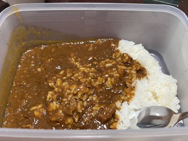 カレーの保存容器　ベタ付きを落とす方法に「早く知りたかった…」